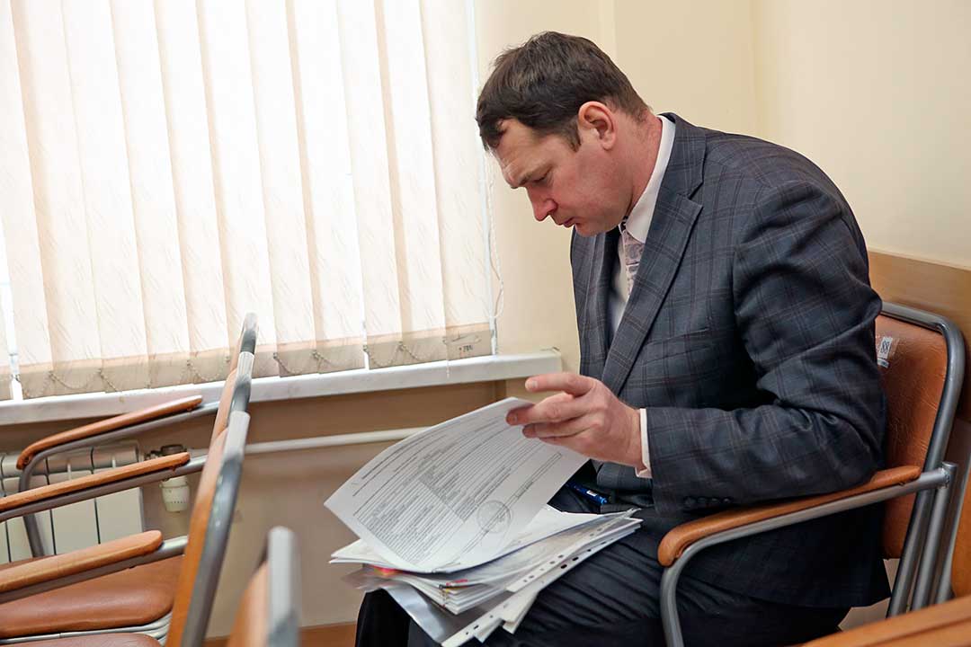 deputat slushaet plinov 1
