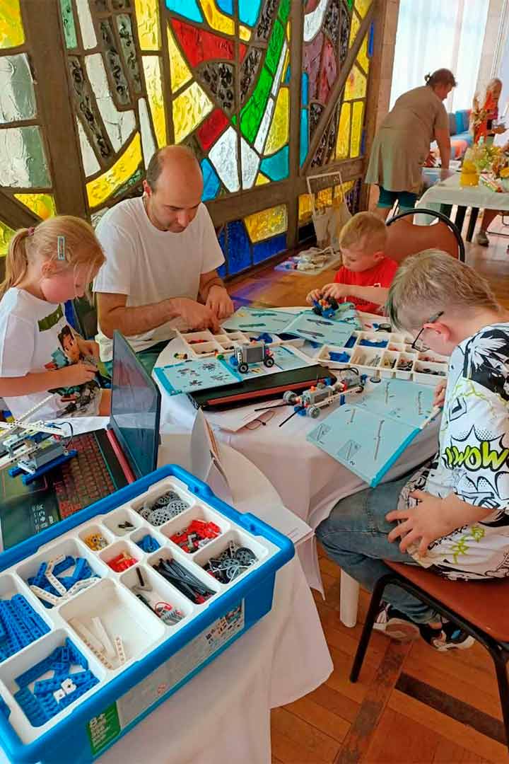 den okrutuh dverey uchrejdeniy kulturu 3