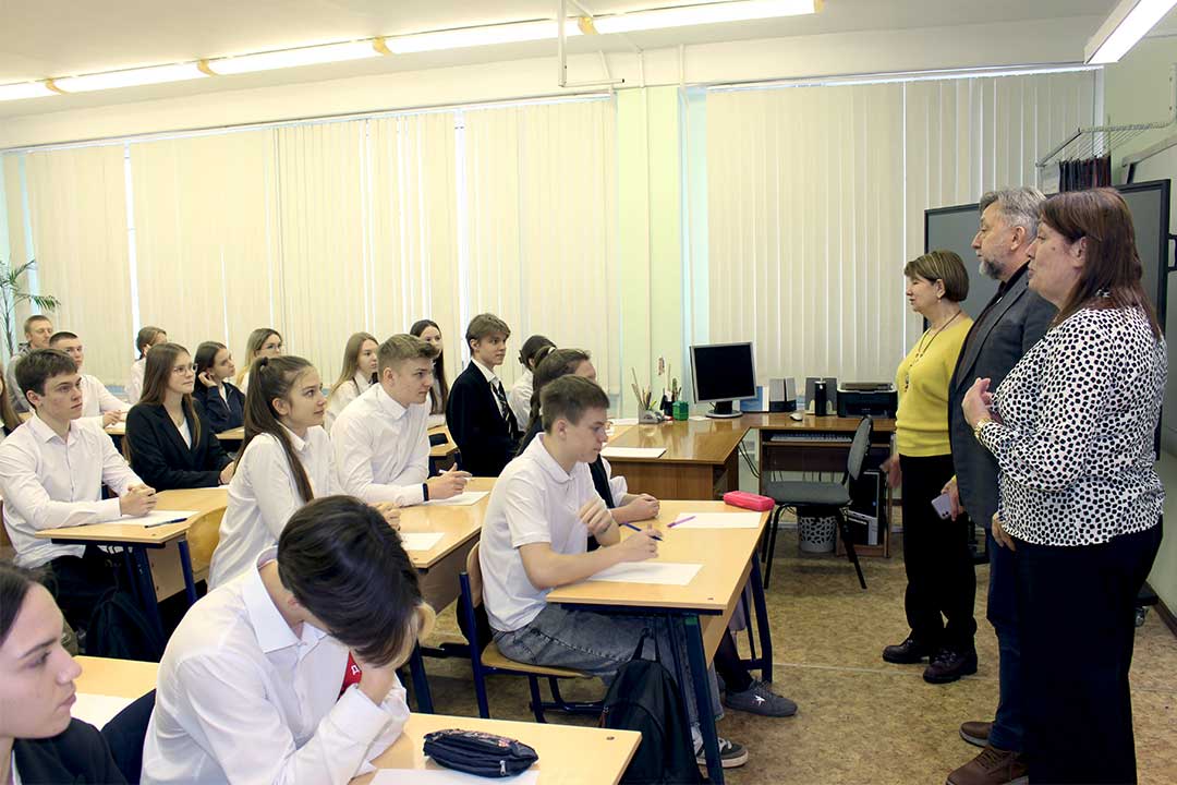 novohariton ucheniki 11 klassa SOSH10 Zholobov 1