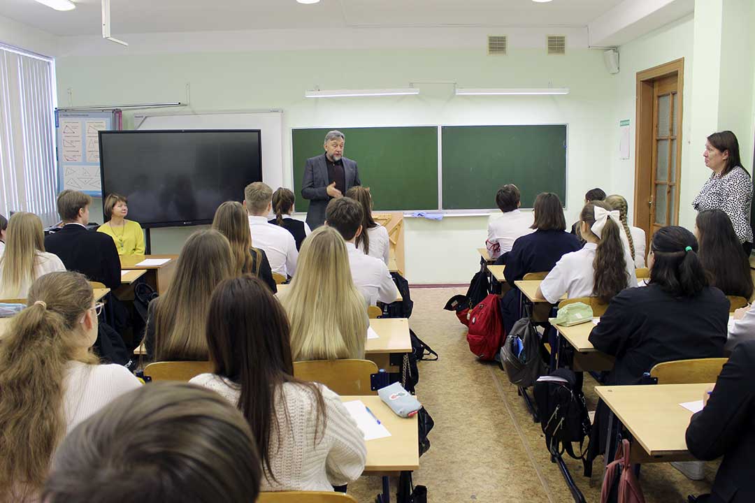 novohariton ucheniki 11 klassa SOSH10 Zholobov 3