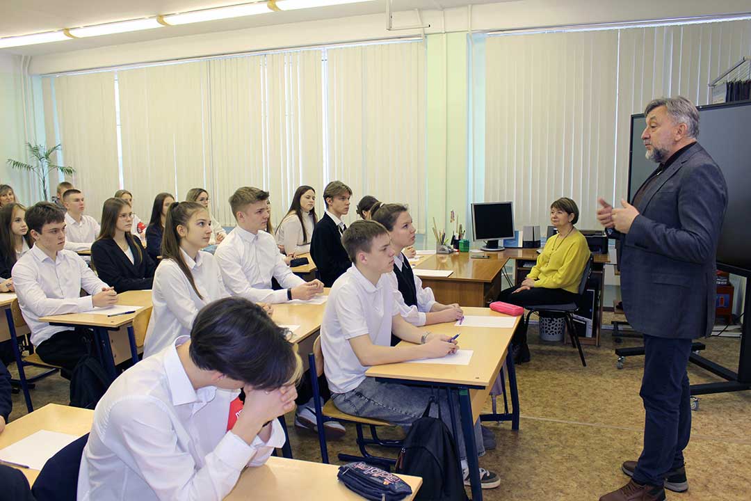 novohariton ucheniki 11 klassa SOSH10 Zholobov 4