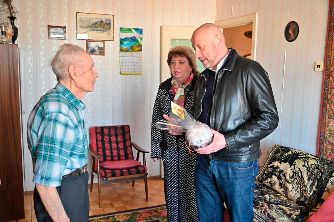 S.Demin pozdravil veteranov s Pashoy 1