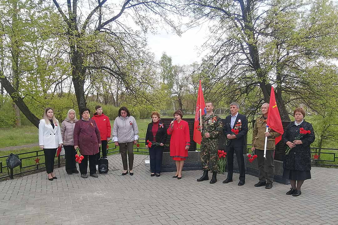 novoharitonovskoe vozlozhenie cvetov 1