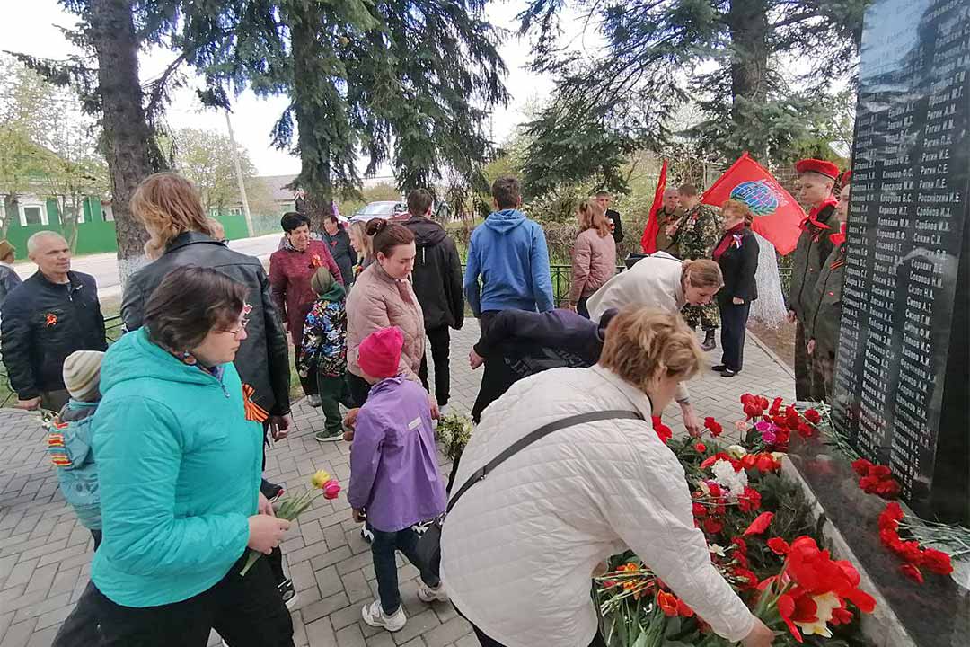 novoharitonovskoe vozlozhenie cvetov 11