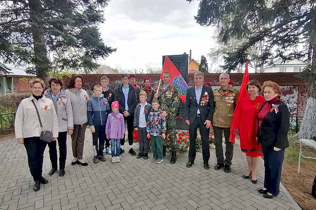 novoharitonovskoe vozlozhenie cvetov 13
