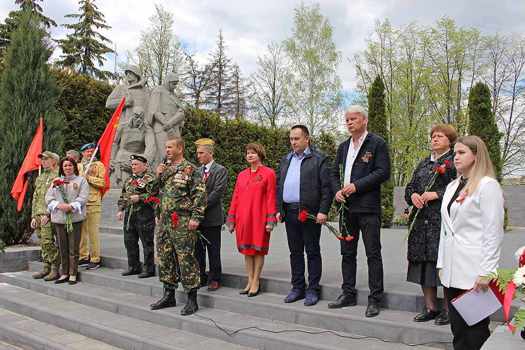 novoharitonovskoe vozlozhenie cvetov 17