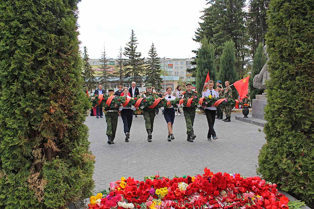 novoharitonovskoe vozlozhenie cvetov 18