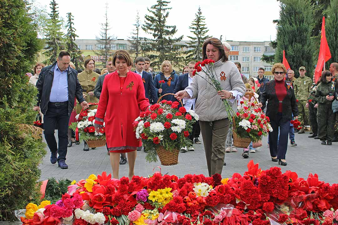 novoharitonovskoe vozlozhenie cvetov 19