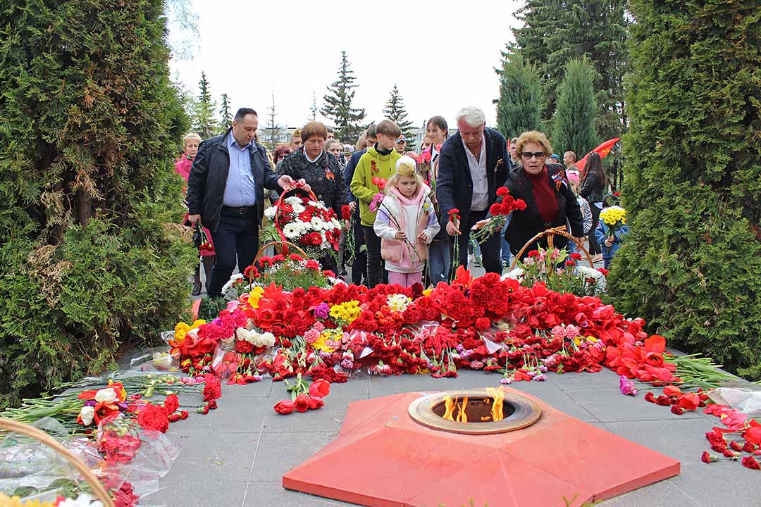 novoharitonovskoe vozlozhenie cvetov 20