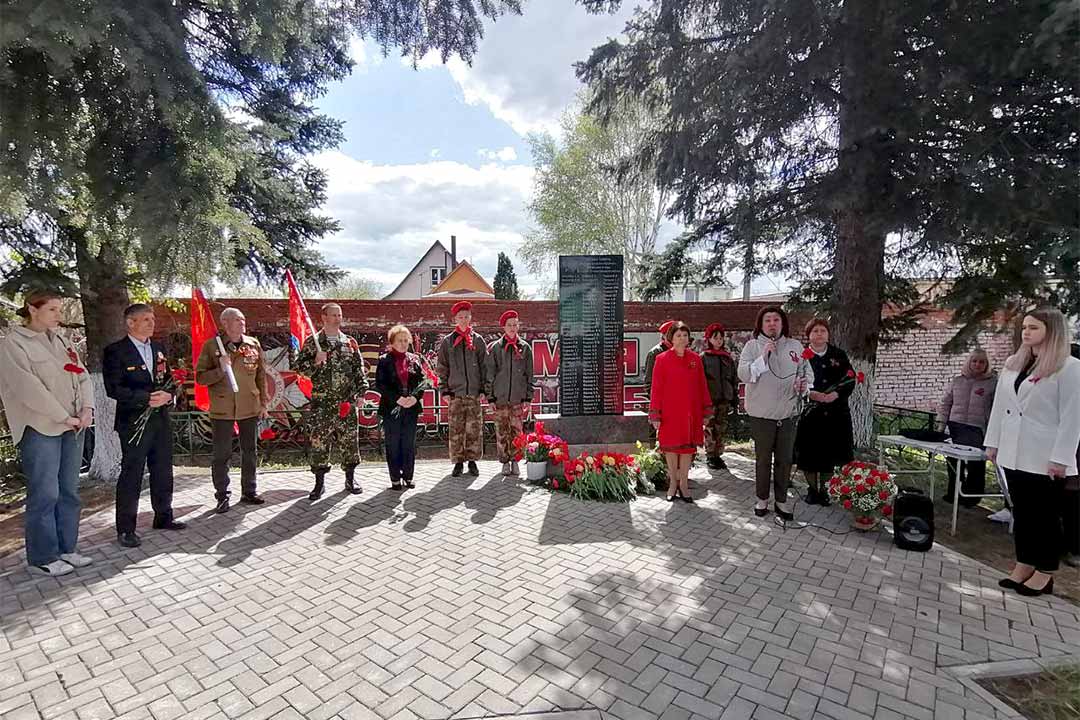 novoharitonovskoe vozlozhenie cvetov 6
