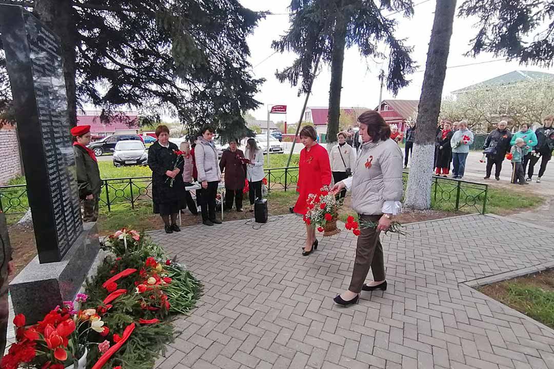 novoharitonovskoe vozlozhenie cvetov 8