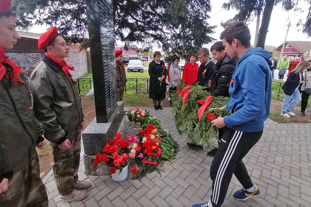 novoharitonovskoe vozlozhenie cvetov 9