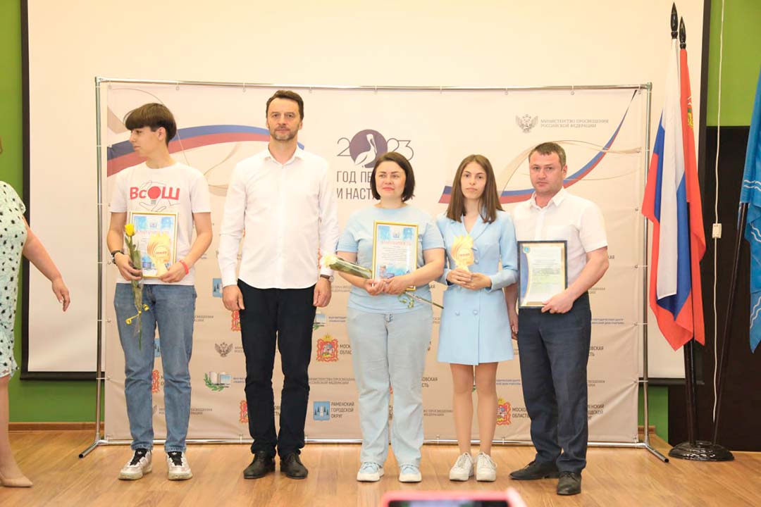 nagrazhdenie shkolnikov i pedagogov 16