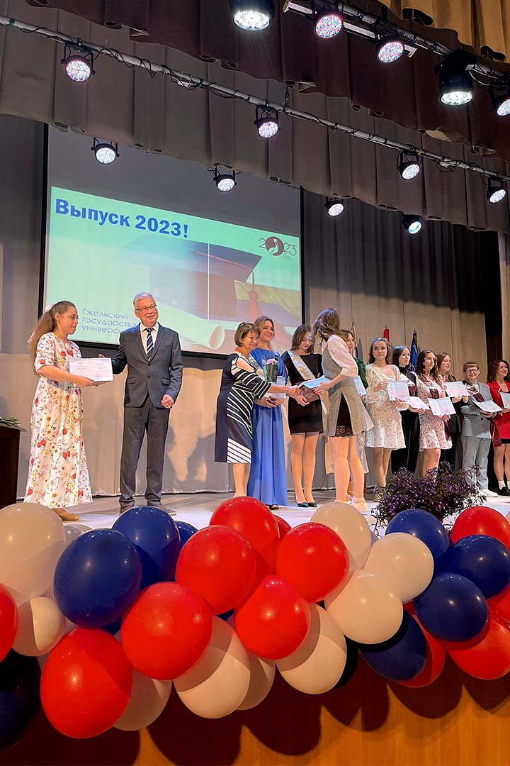 novohariton vruchenie diplomov GGU 7