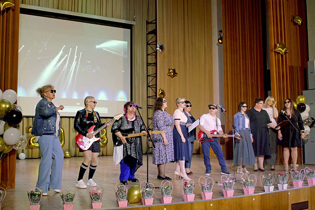 novohariton vipusk school 10 8