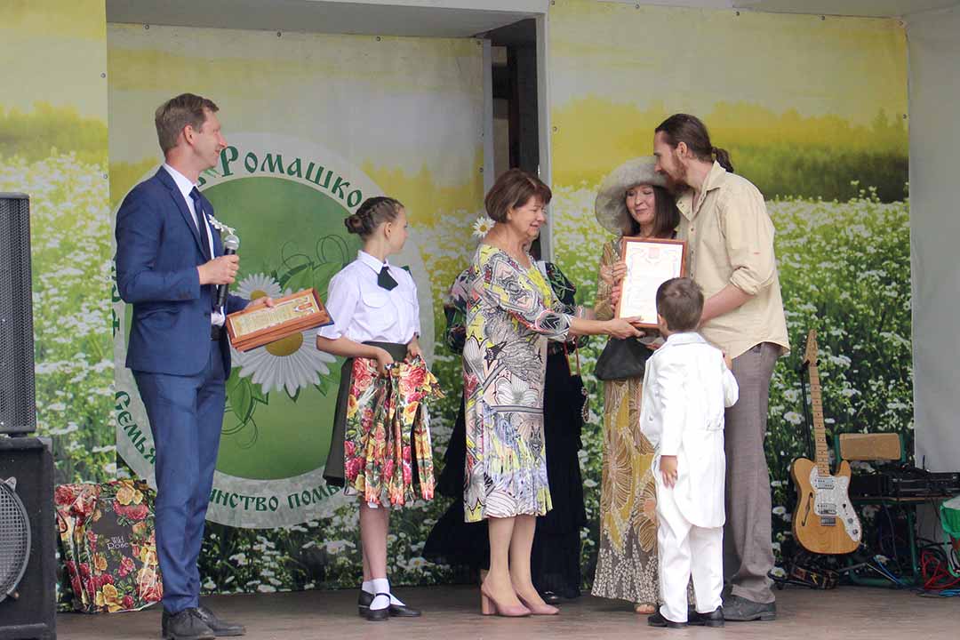 novohariton romashkovoe pole 13