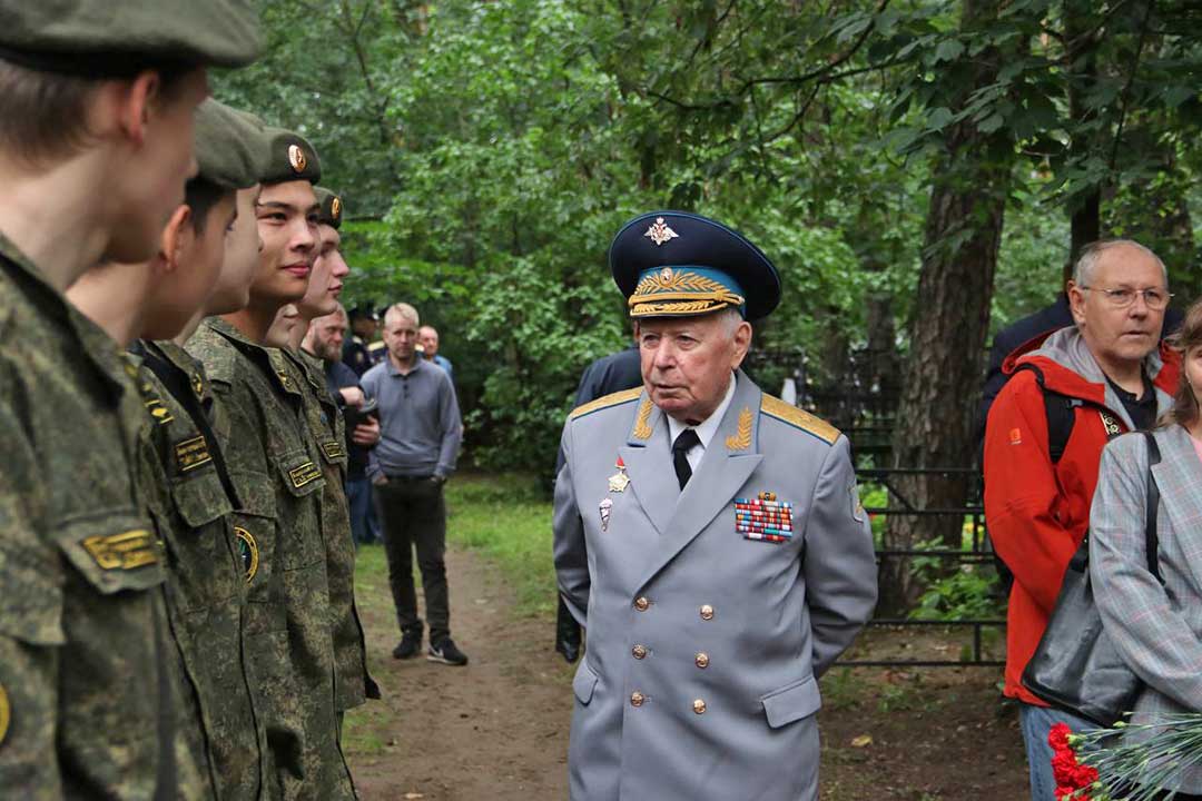 pamyatnik levashovu 3
