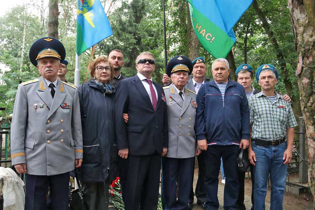 pamyatnik levashovu 8
