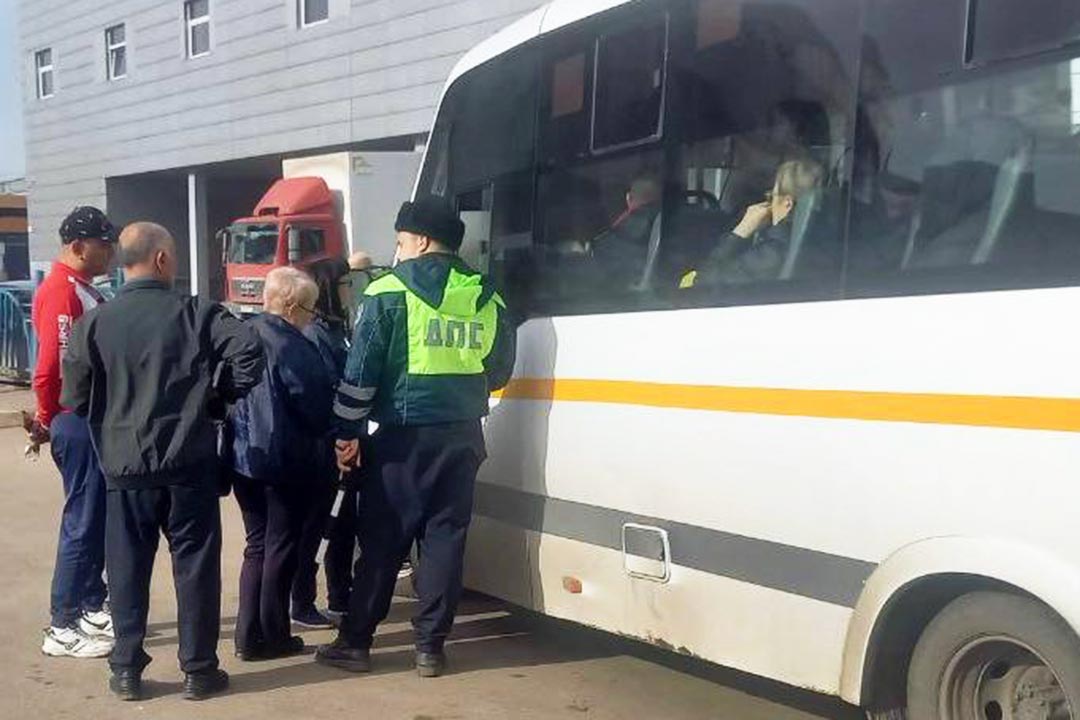 gibdd avtobus migranty 1