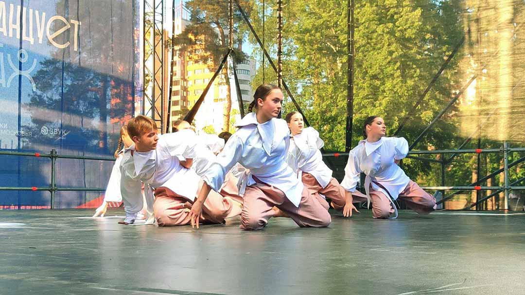 gorod tancuet 250524 2