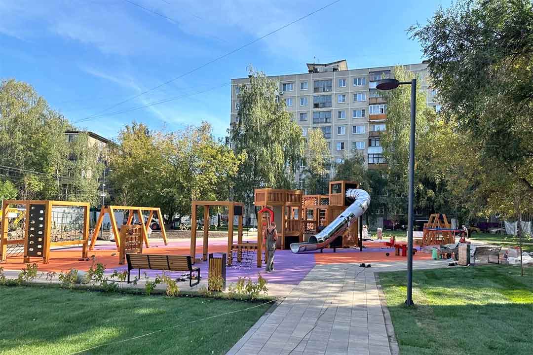 blagoustroystvo skver kommunisticheskaya 1