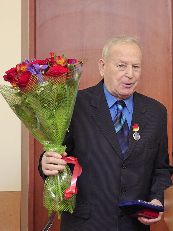 ВАЛОВ<br>Михаил Васильевич